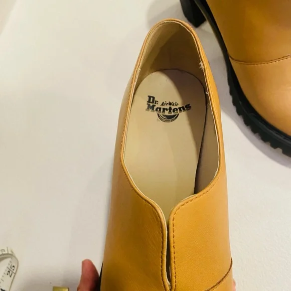Brand New Dr. Martens Size 8 Cordelia Tan Leather Healed Shoes - Picture 5 of 5